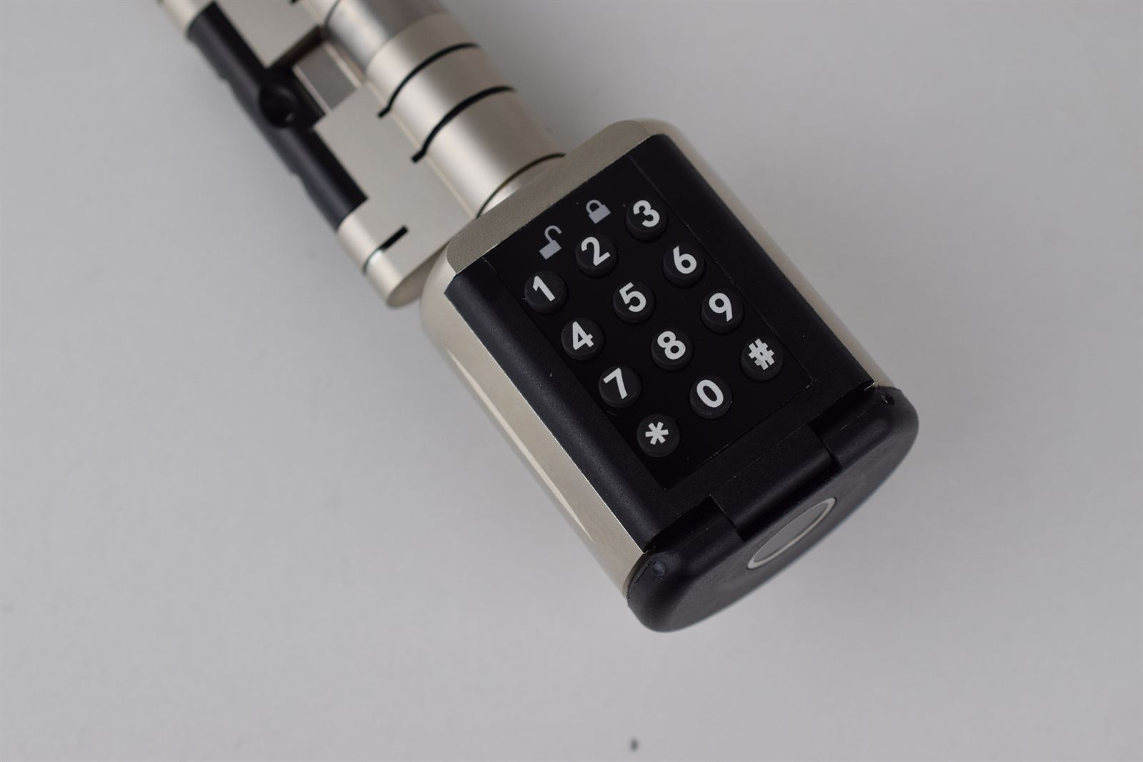 DESO03 Electronic Cylinder — Flexible smart-cylinder upgrade